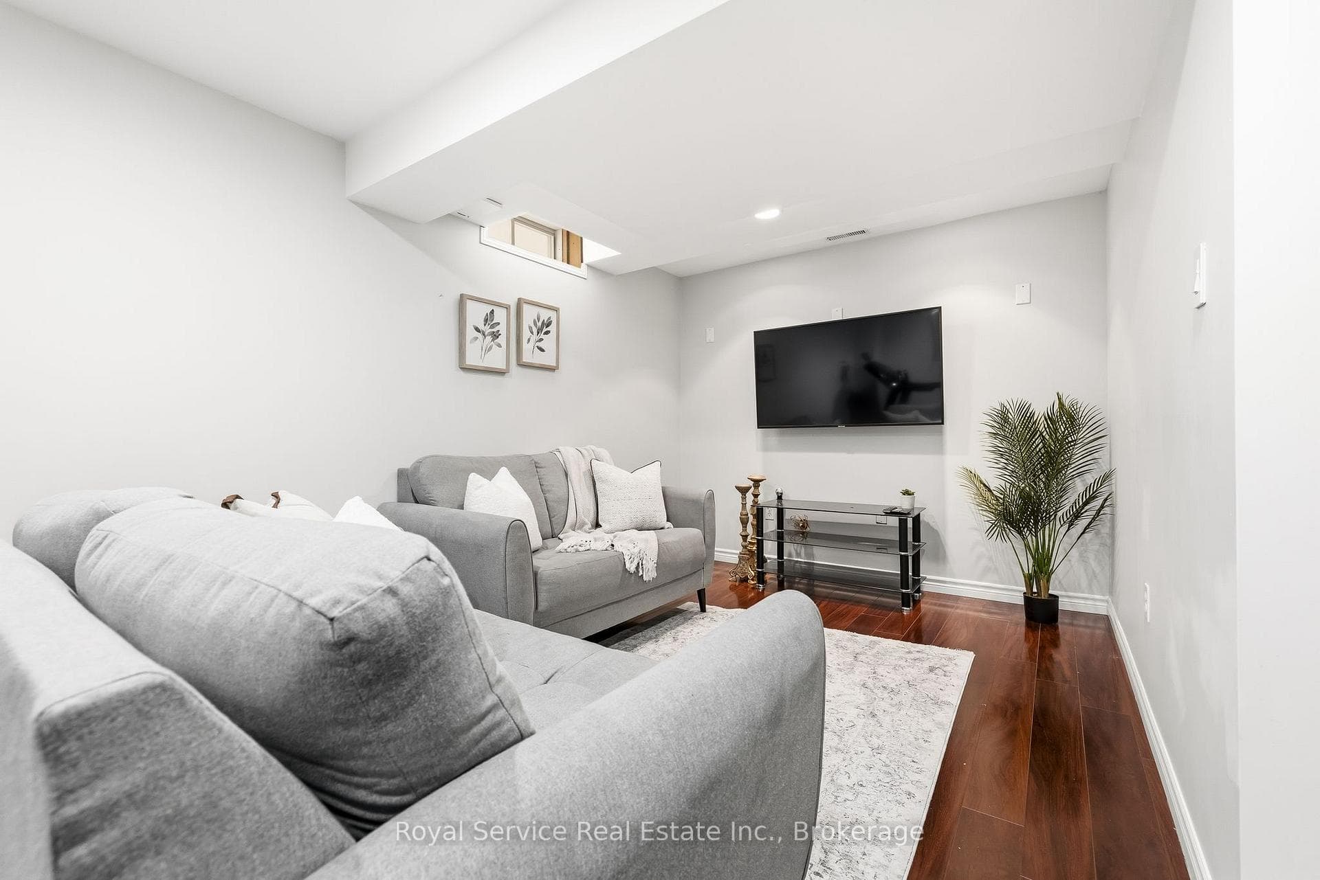 101 Rich Crescent photo 35