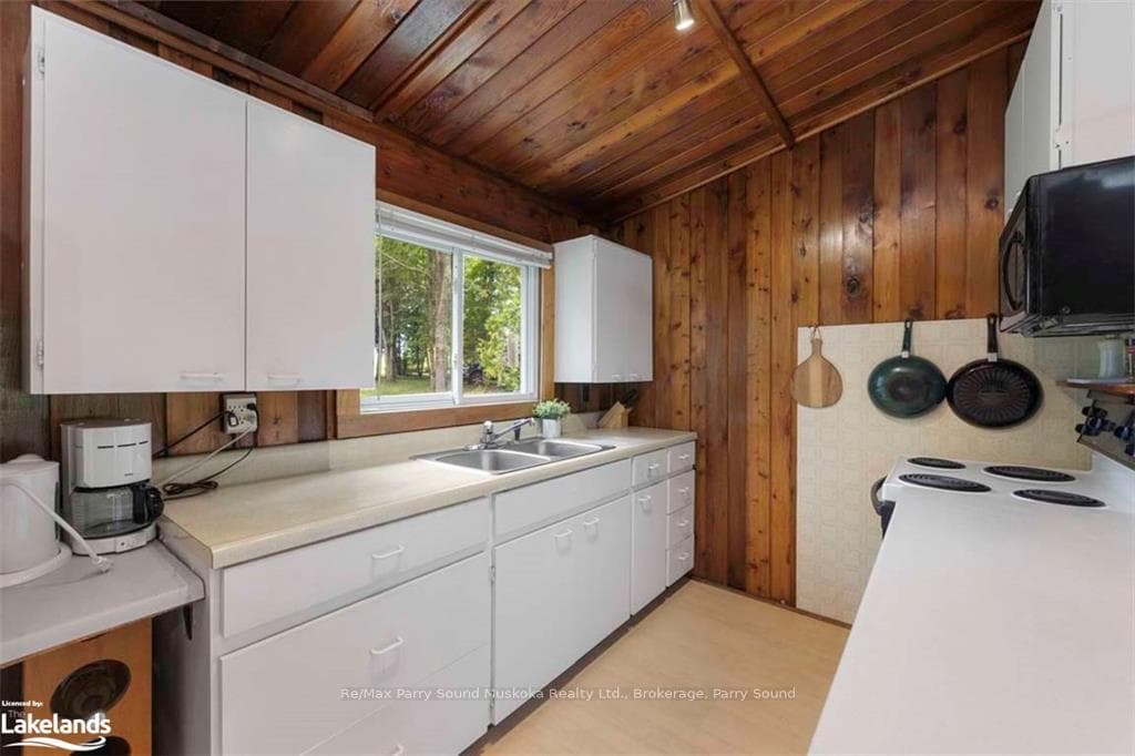18 LYNBERRY Drive photo 21