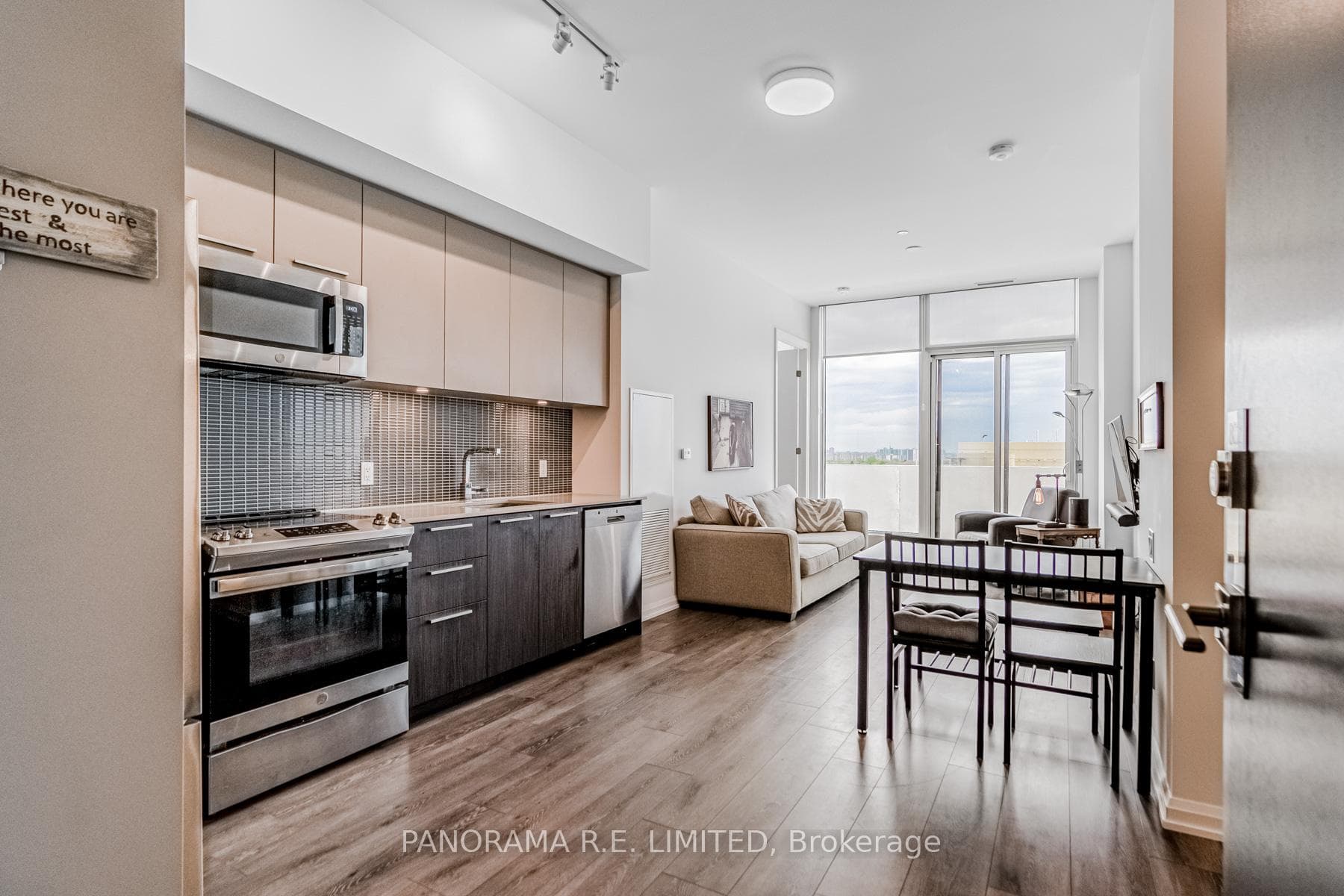 4208 Dundas Street Unit 802 photo 1