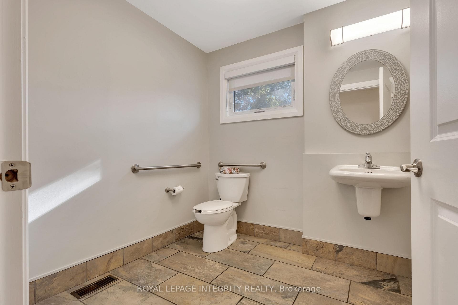 1443 Woodroffe Avenue photo 20