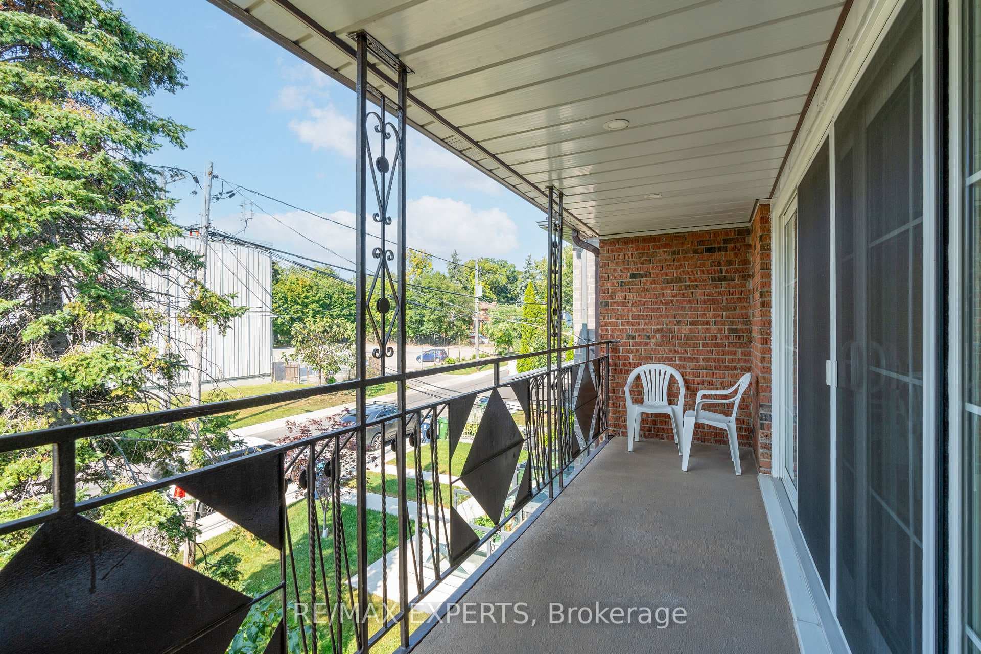 271 HARVIE Avenue Unit 3 photo 13