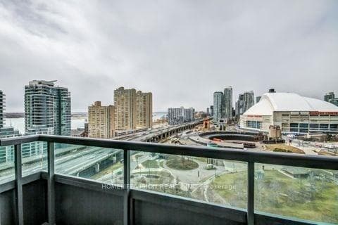 25 Lower Simcoe Street Unit Ph17 photo 3