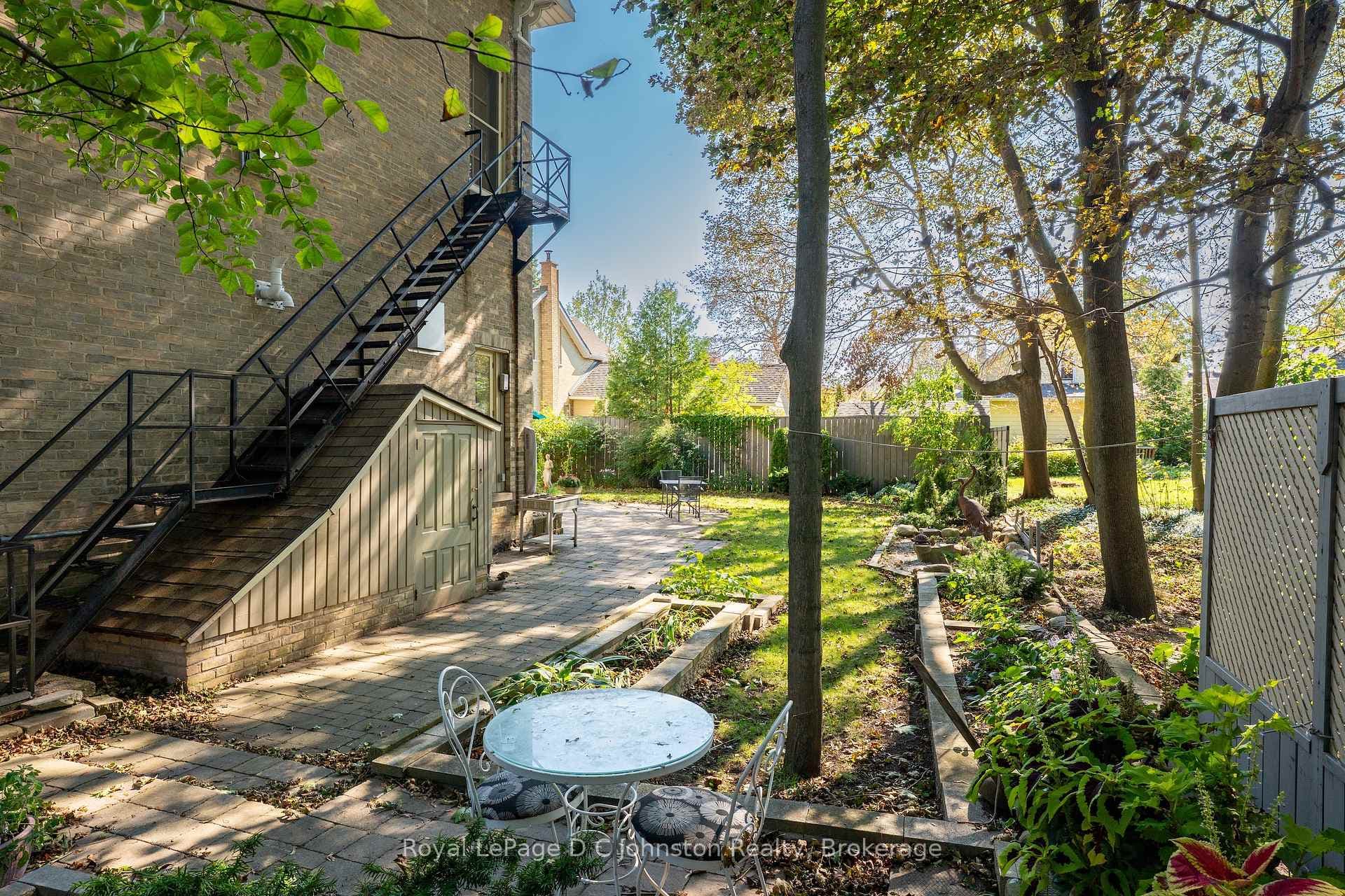 38 Albert Street photo 40