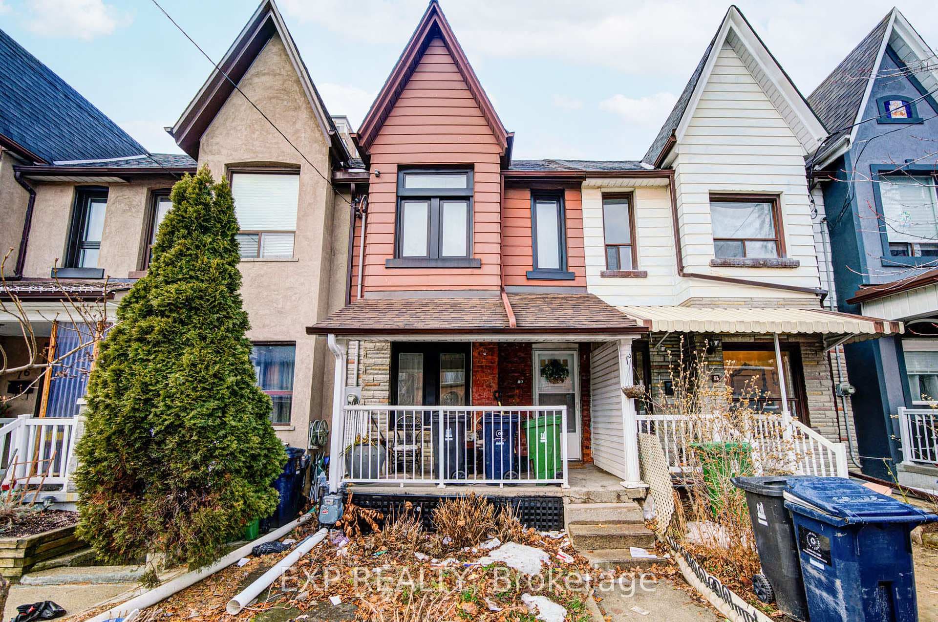 80 Uxbridge Avenue photo 2
