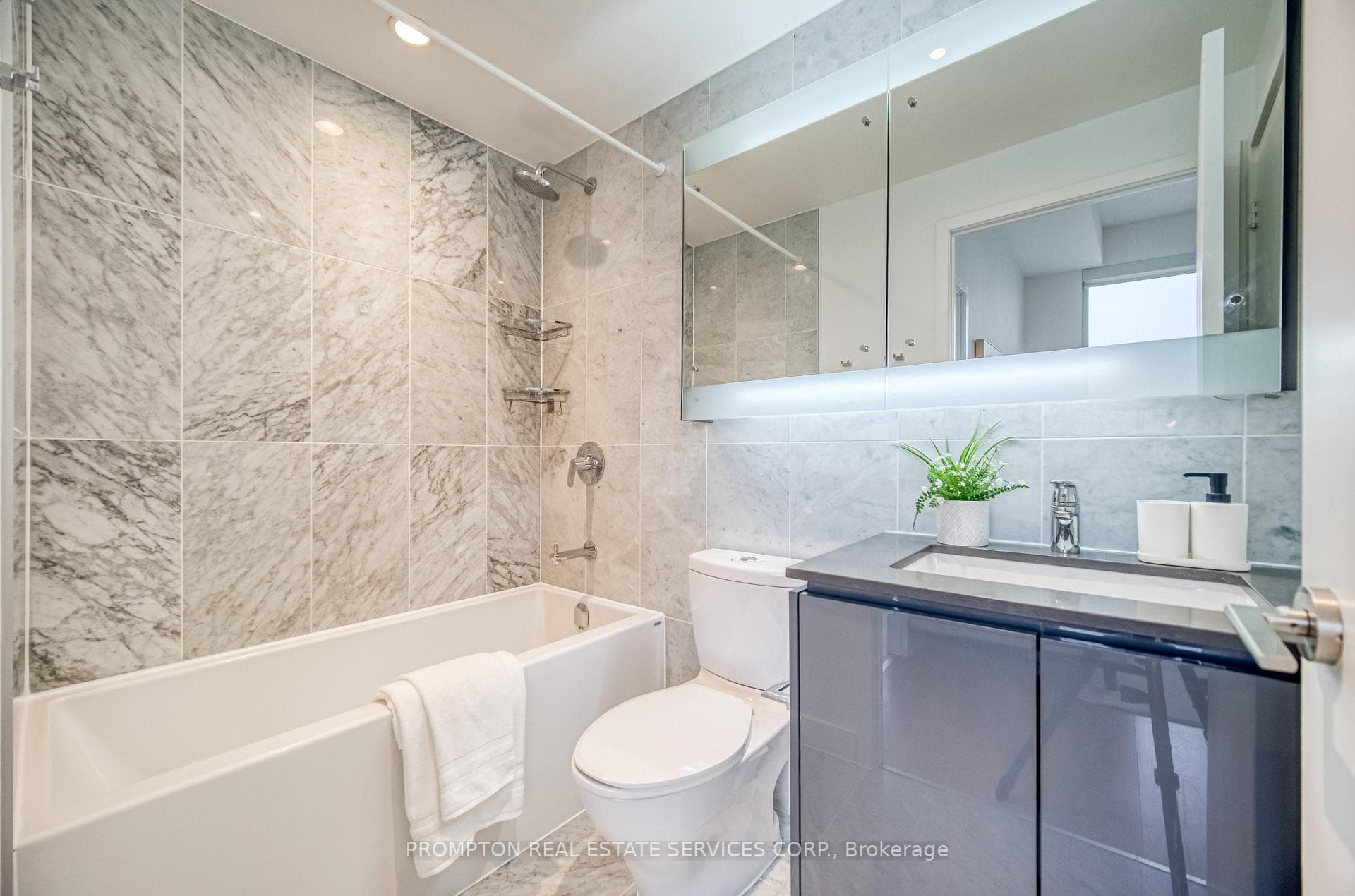 117 Mcmahon Drive Unit 3611 photo 17