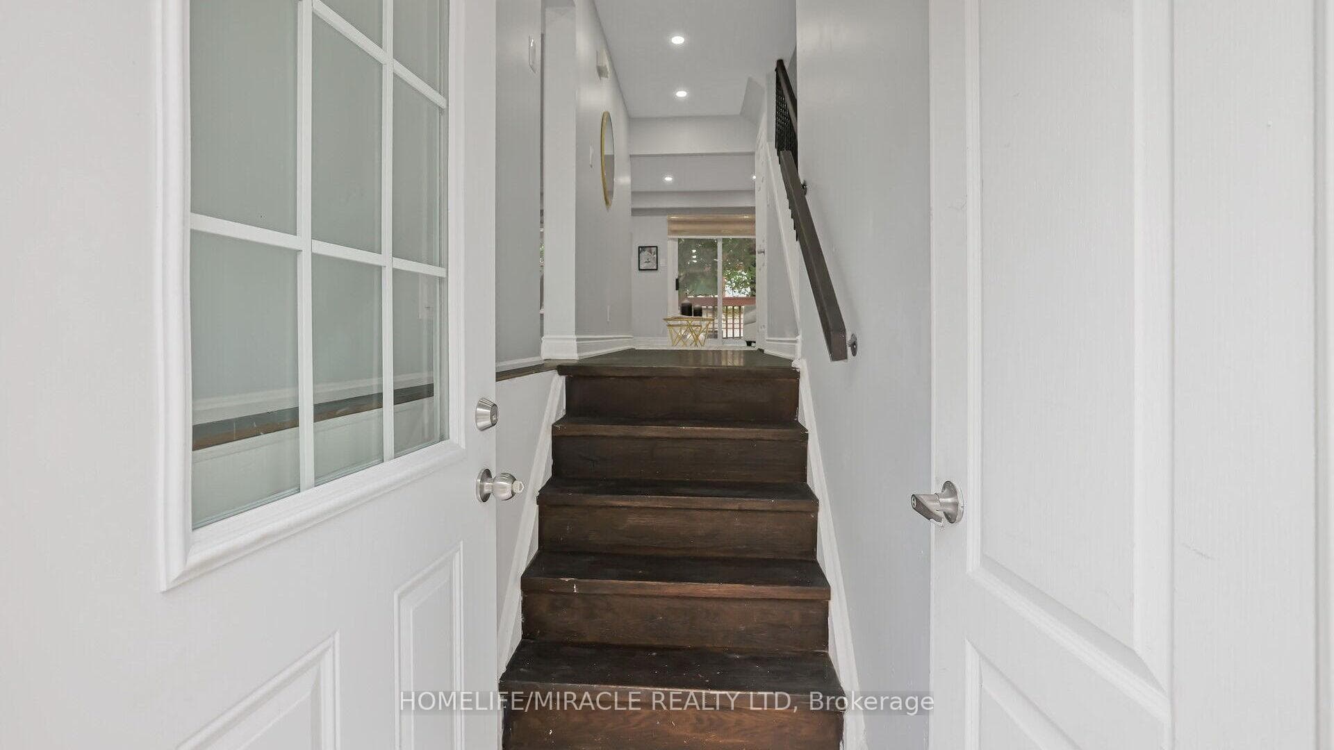 53 Moregate Crescent photo 4
