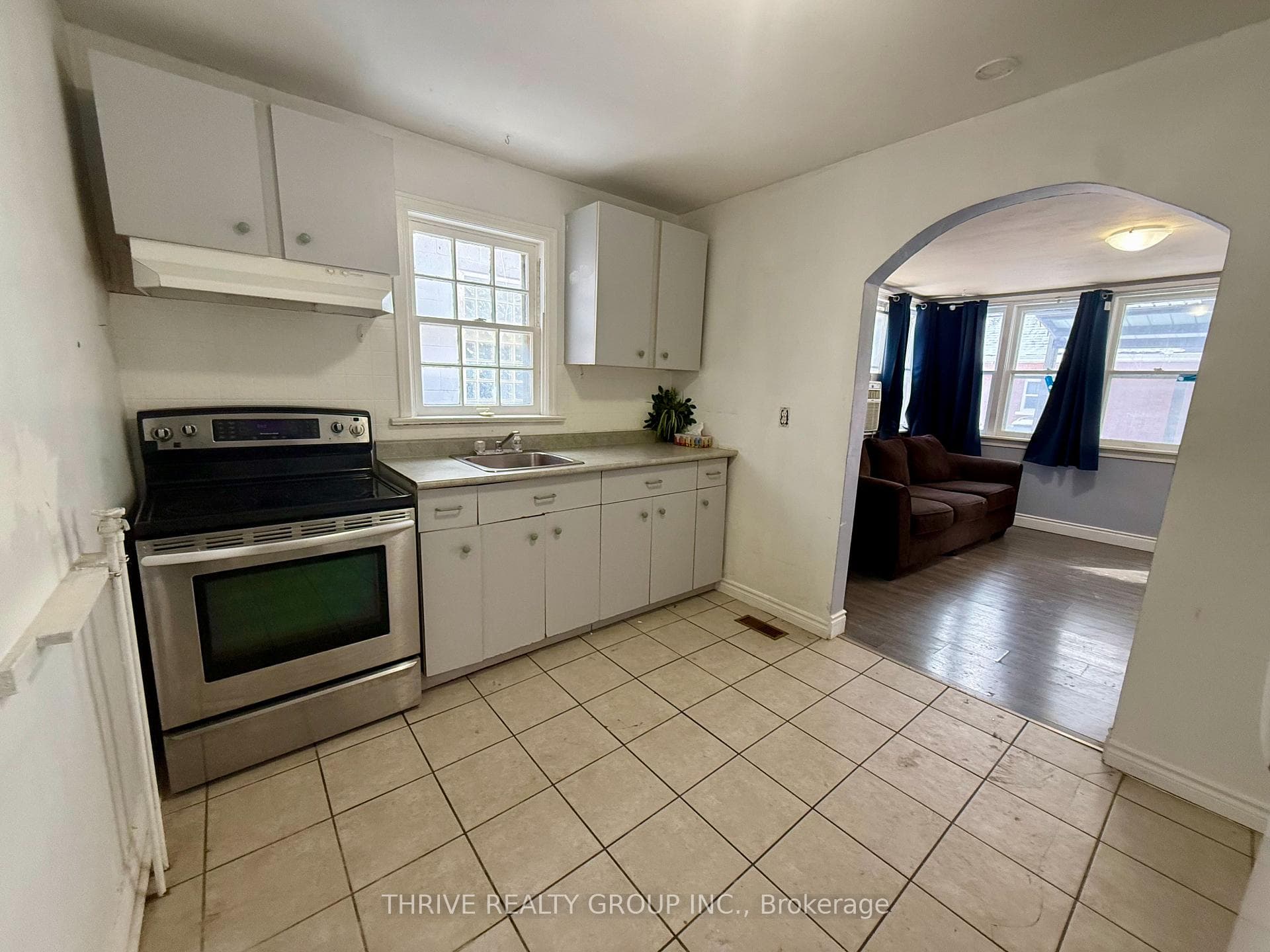 1203 Dundas Street Unit 3 photo 1