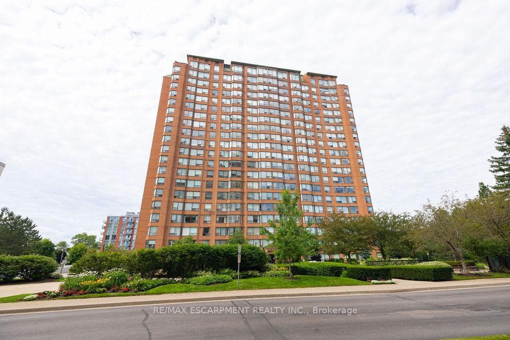 1270 Maple Crossing Boulevard Unit 101 photo 2