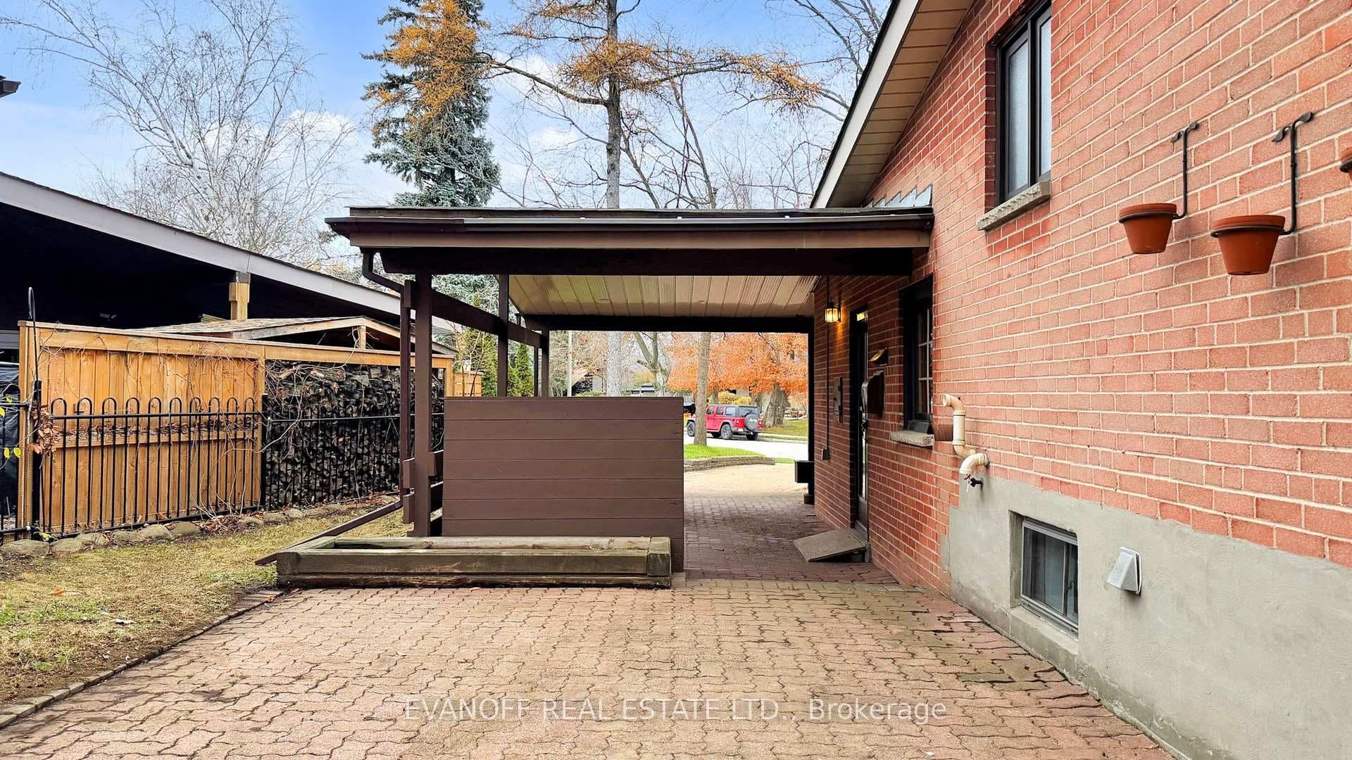 16 Lyncroft Drive photo 41