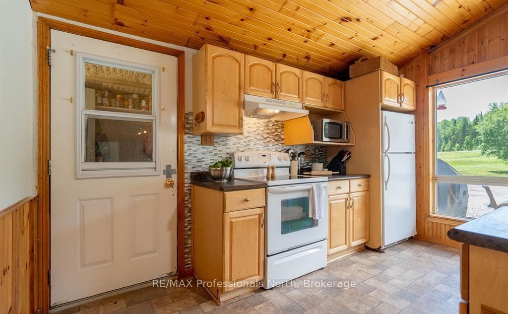 899 KATRINE Road photo 9