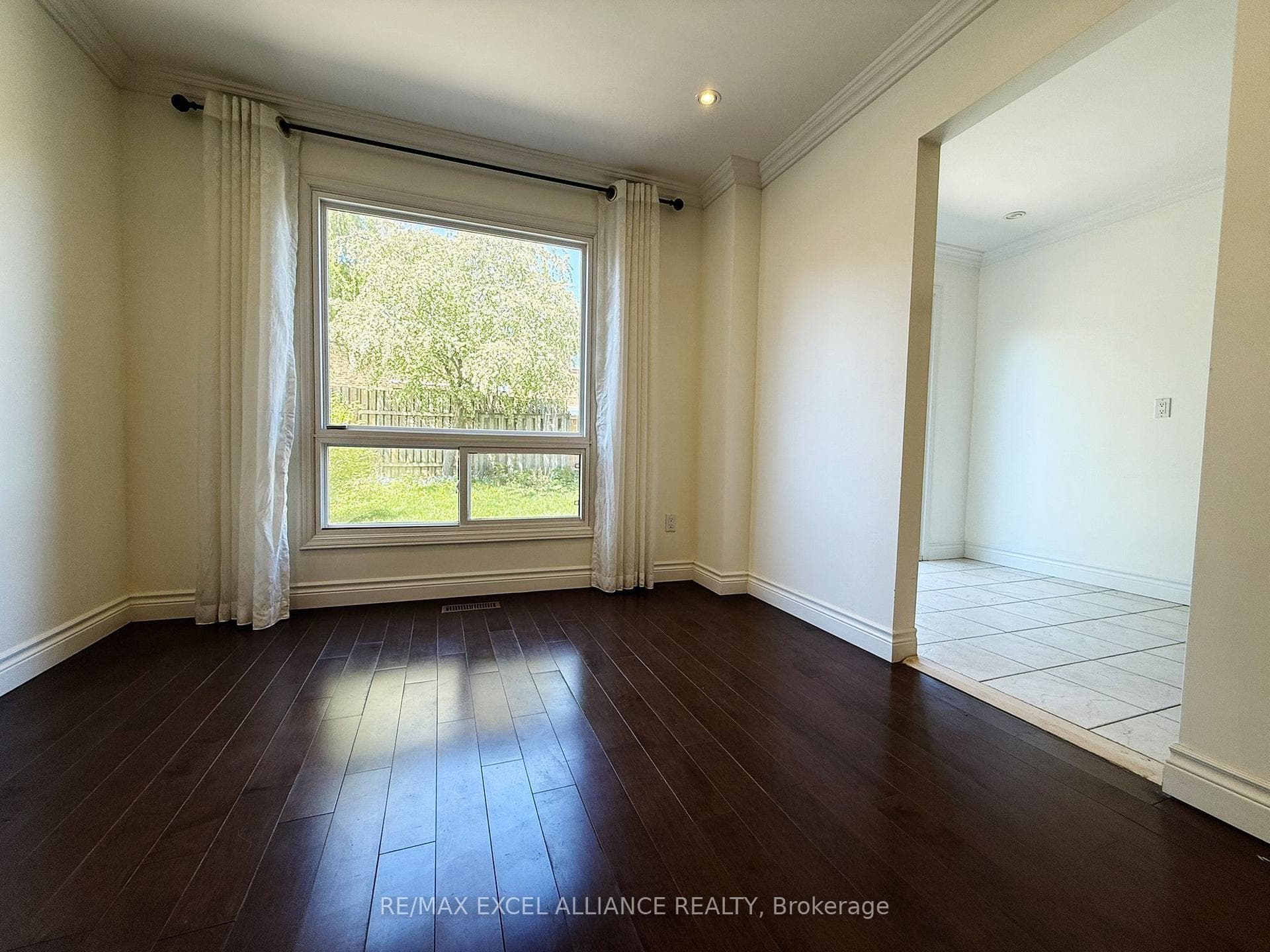 1005 Lucerne Crescent photo 6