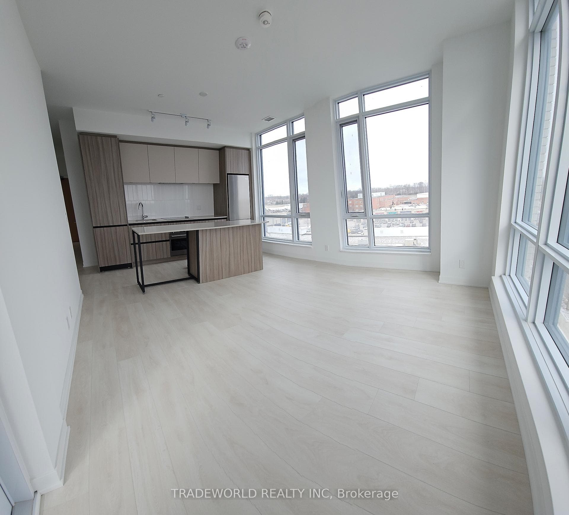 7950 Bathurst Street Unit 604 photo 1