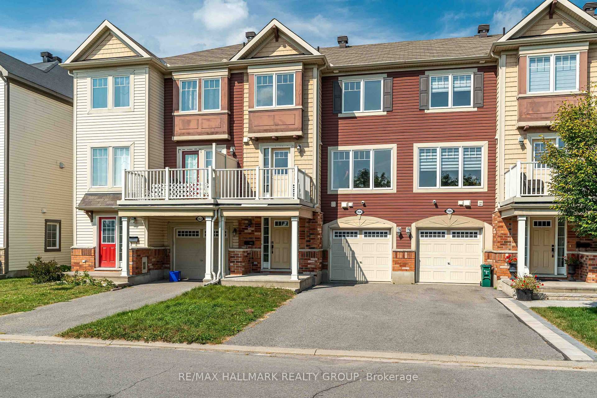 164 Sunshine Crescent photo 1