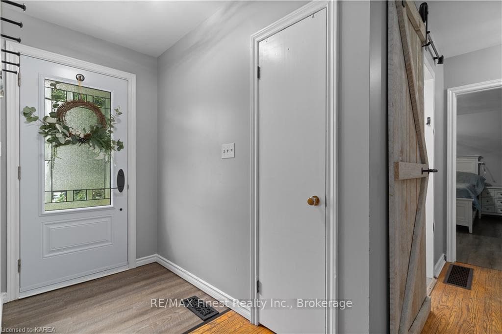 47 SHERWOOD Avenue photo 5