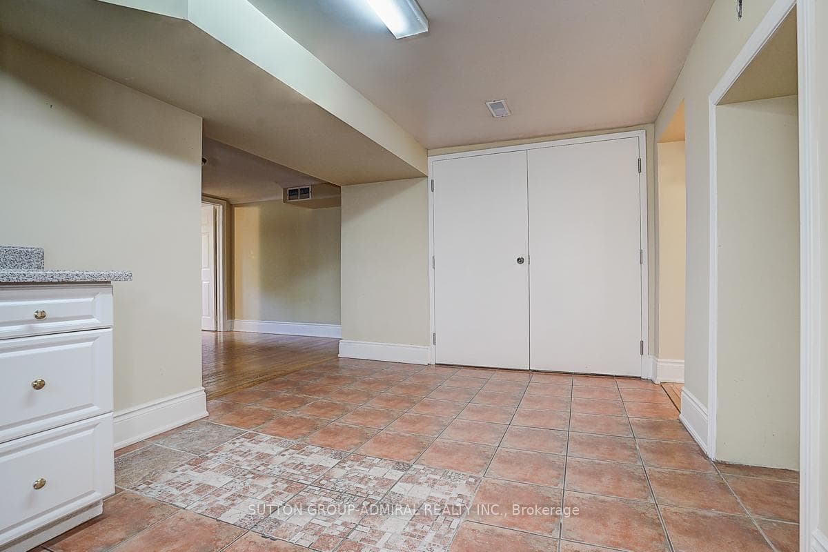 109 Cayuga Avenue photo 29