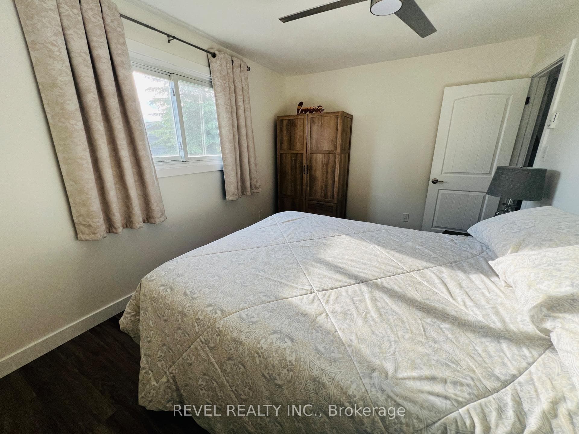 416 Frontenac Crescent photo 26