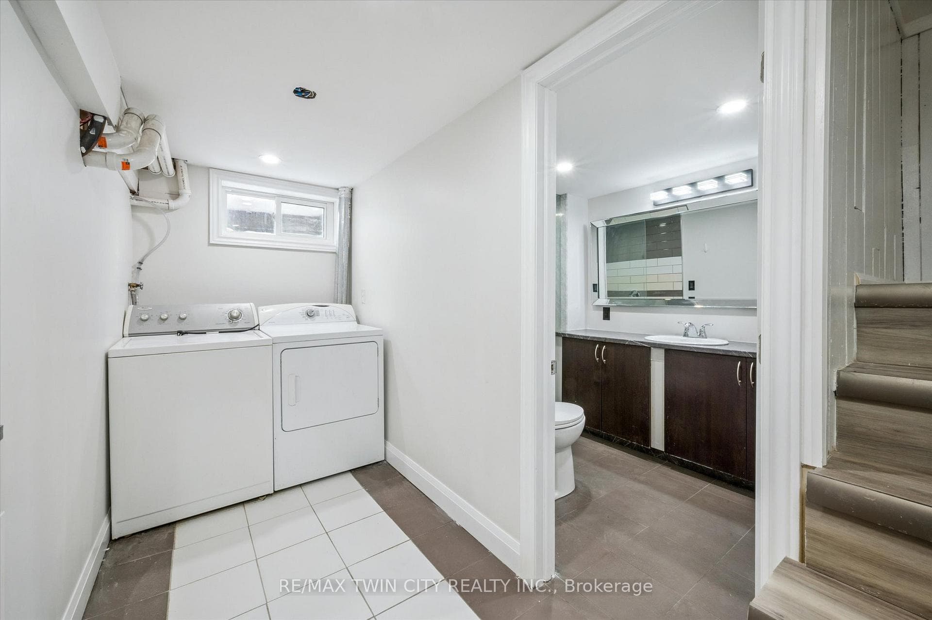56 Columbia Street photo 23