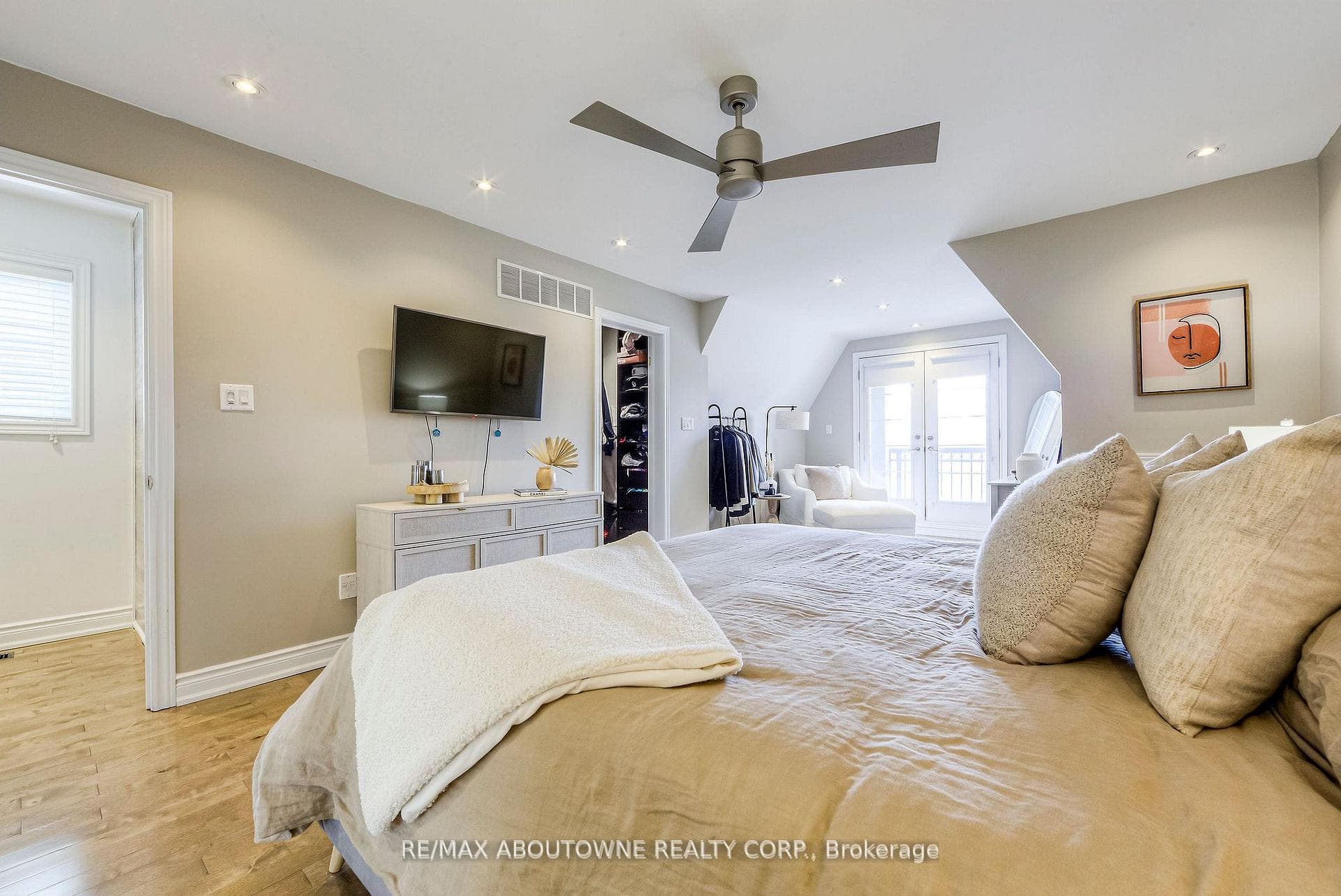 321 Dalesford Road photo 34