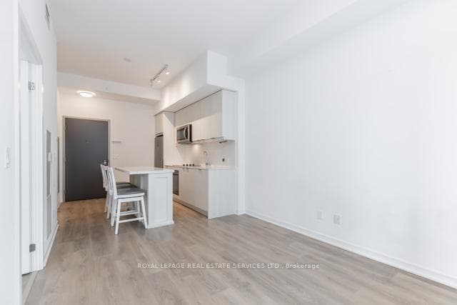 38 Forest Manor Road Unit 318 photo 10