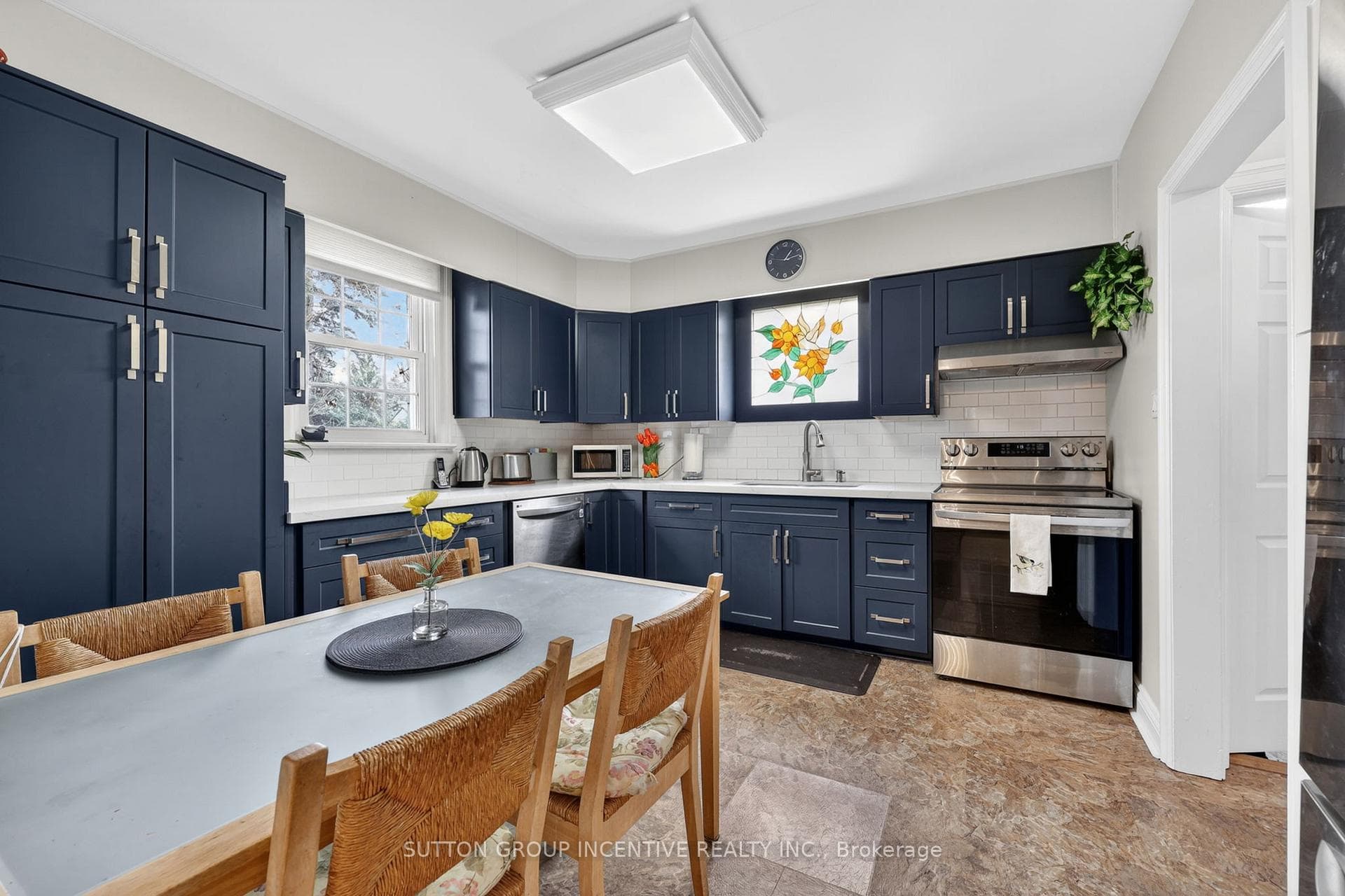 32 Adelaide Street photo 12