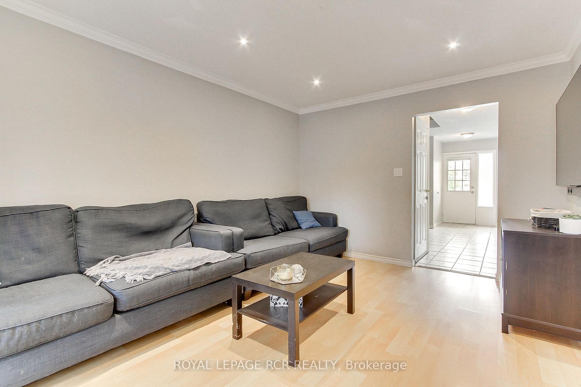 228 Collings Avenue photo 15