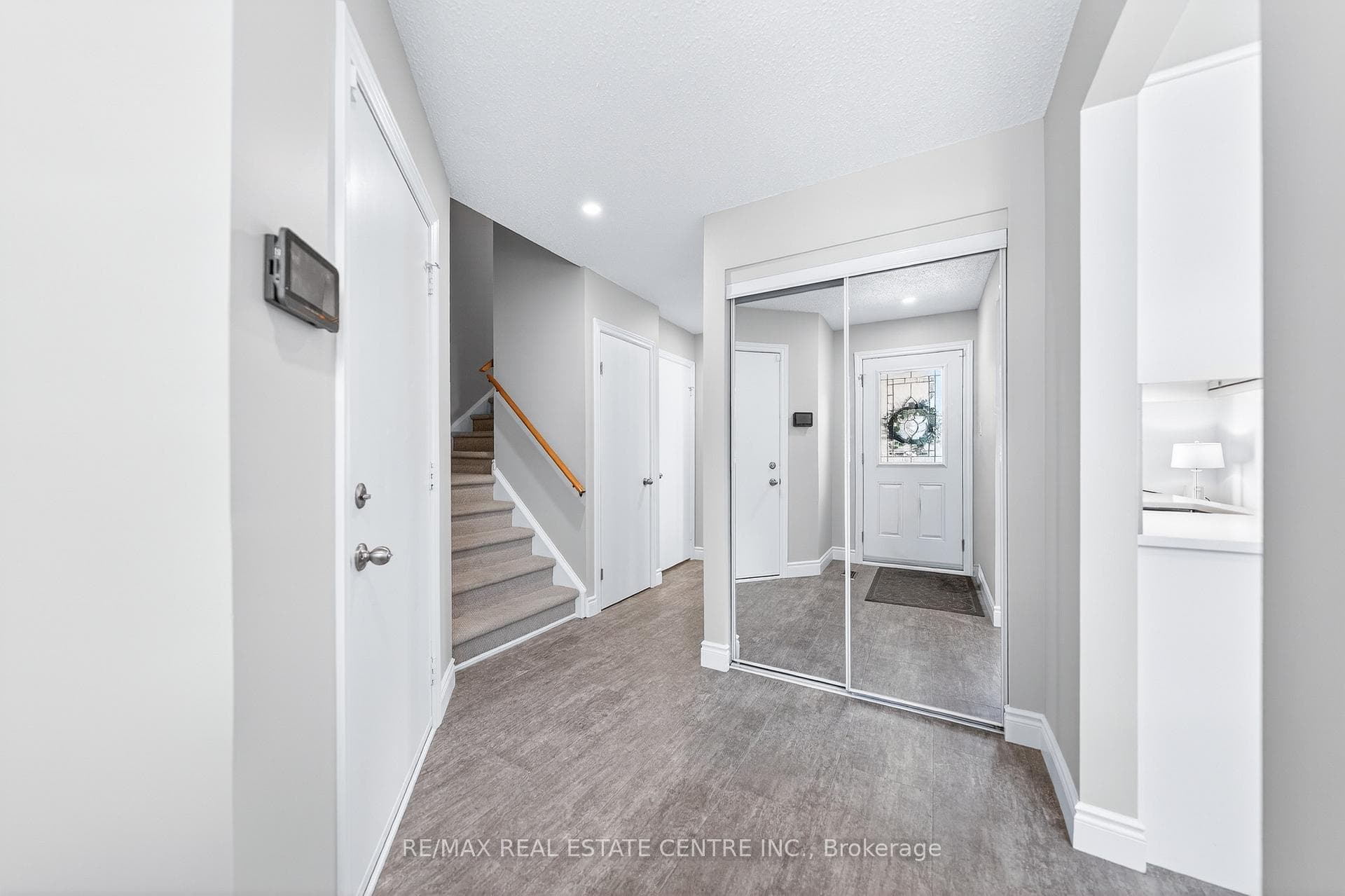 375 Kingscourt Drive Unit 20 photo 5