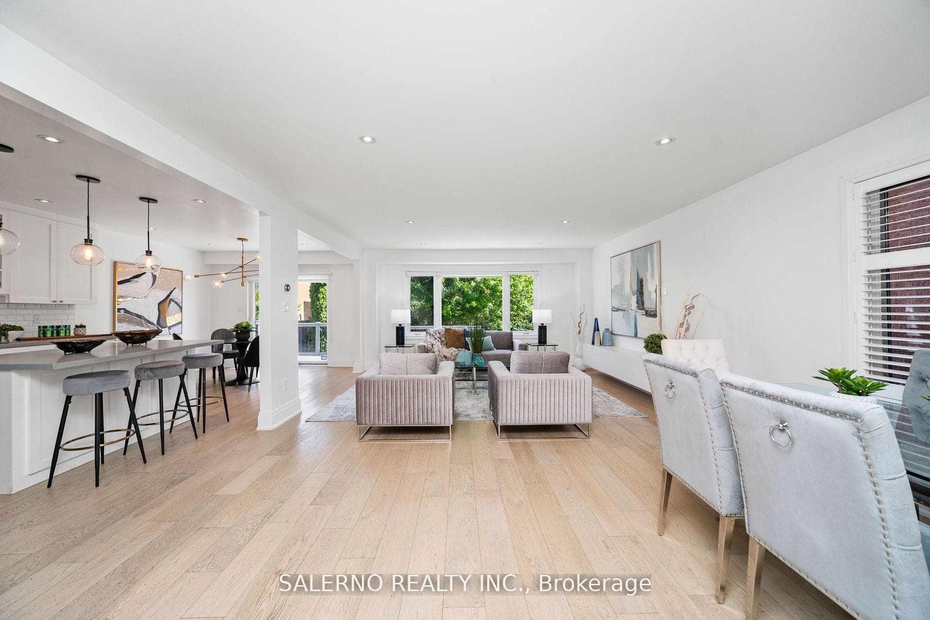 57 Queen Isabella Crescent photo 9