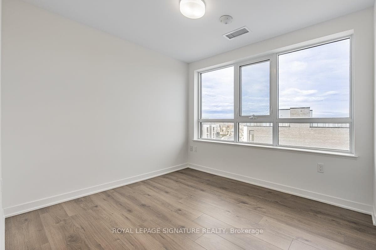 395 Dundas Street Unit 429 photo 13