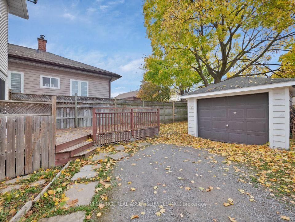 10 Gibsons Place photo 20