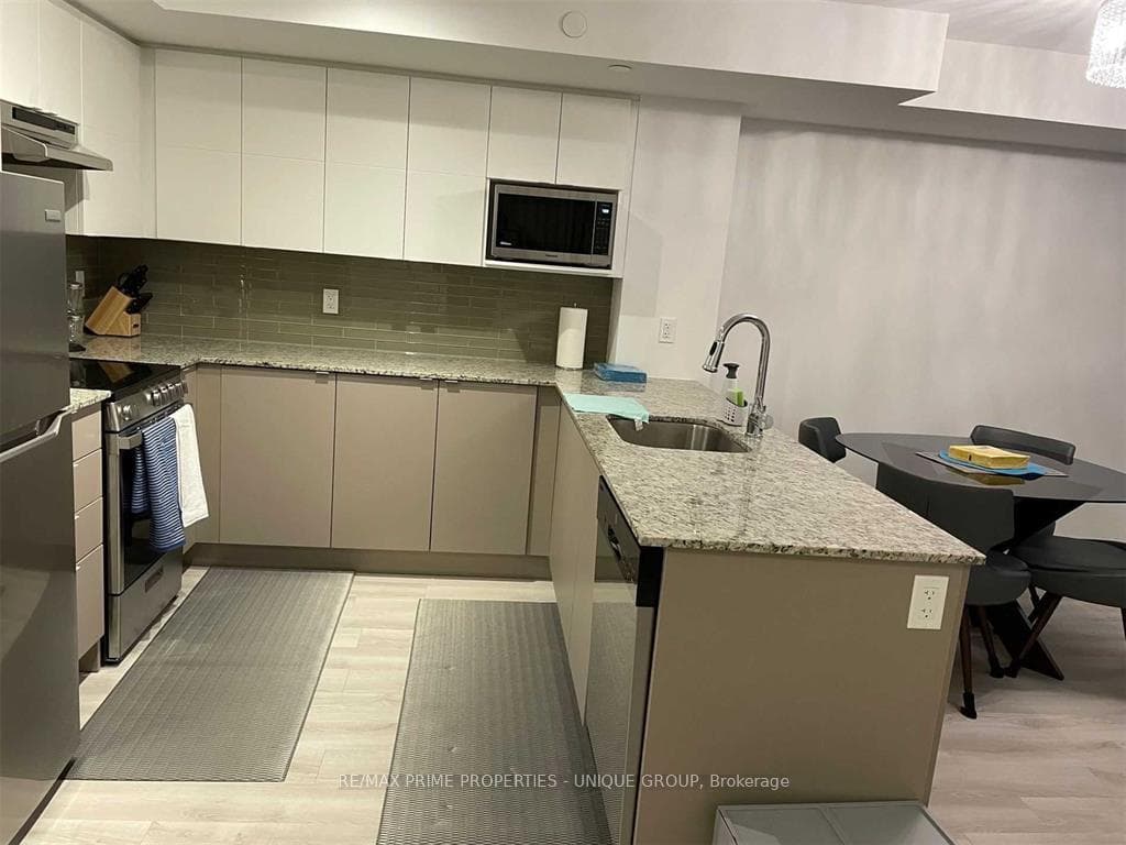 106 Varna Drive Unit Th 109 photo 4