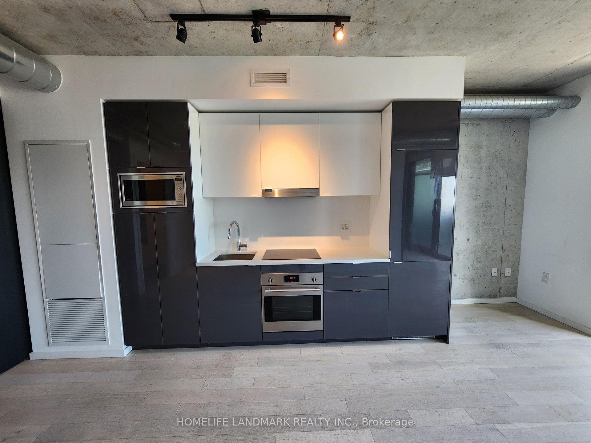 21 Lawren Harris Square Unit 1007 photo 10