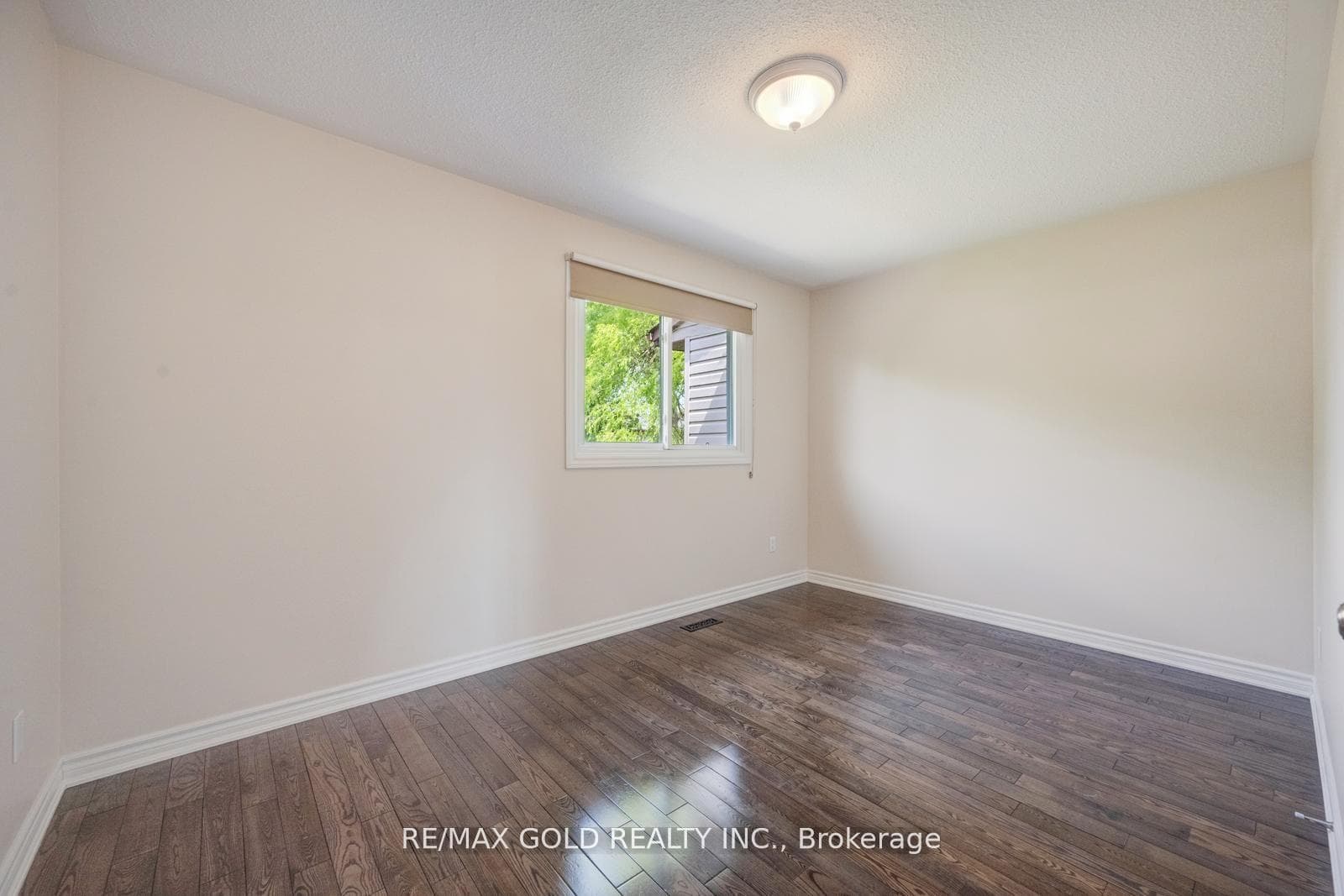 6258 Atherly Crescent photo 24