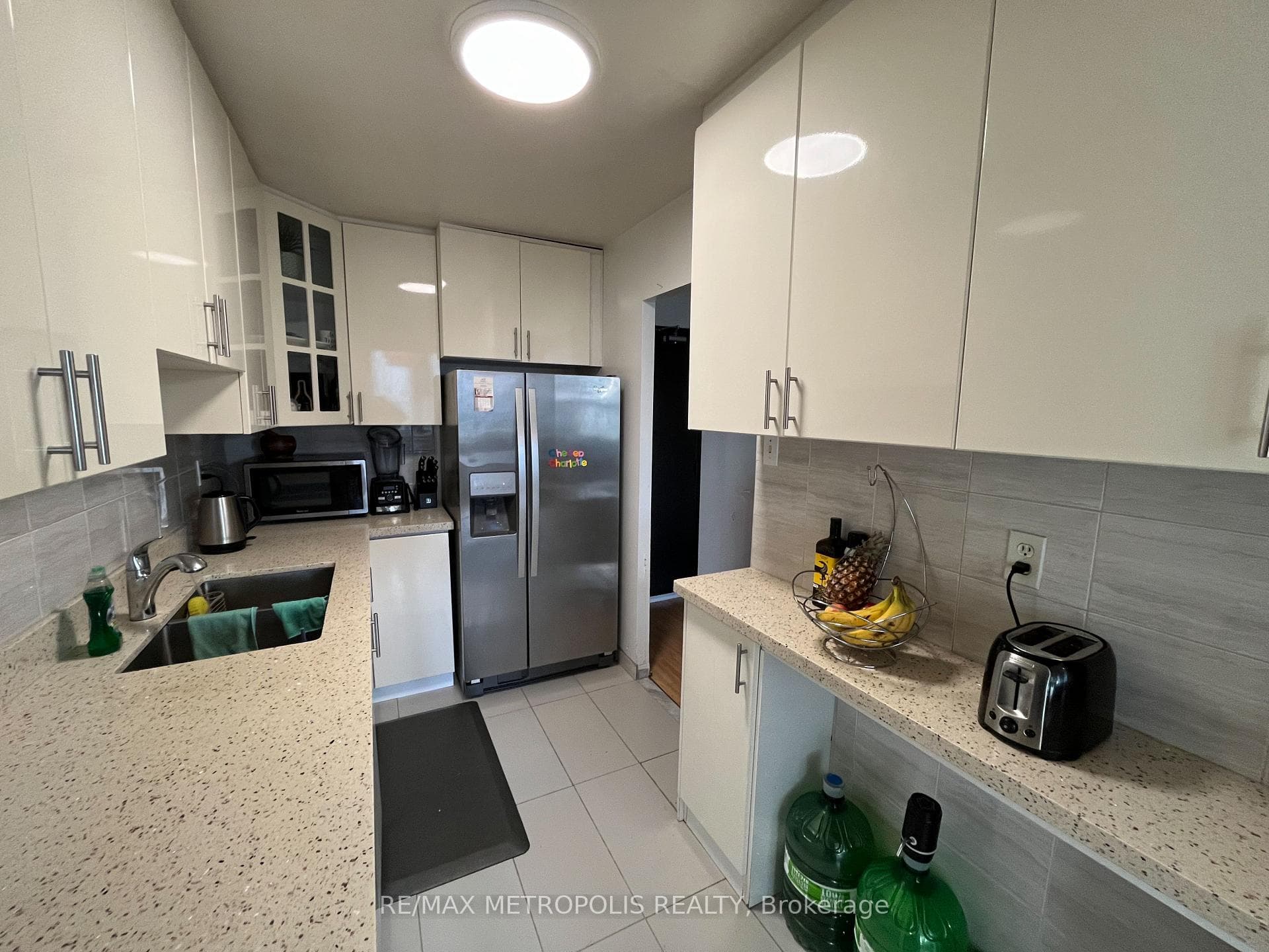 4064 Lawrence Avenue Unit 523 photo 12