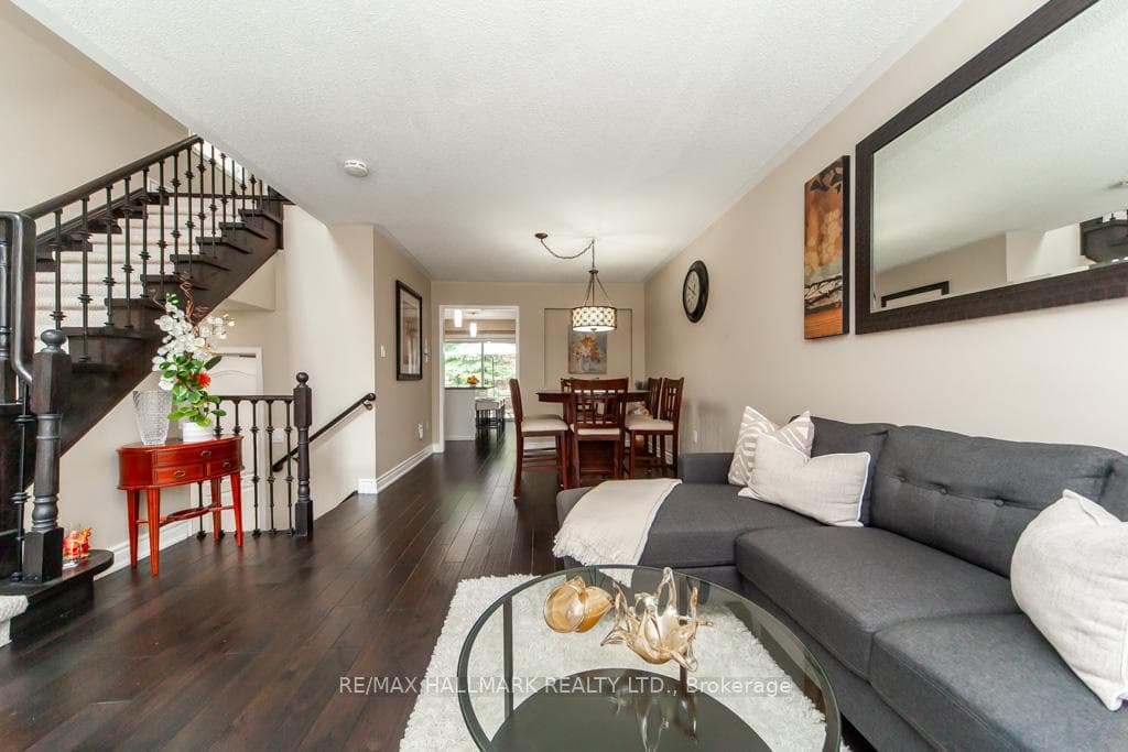 73 Armitage Crescent photo 5