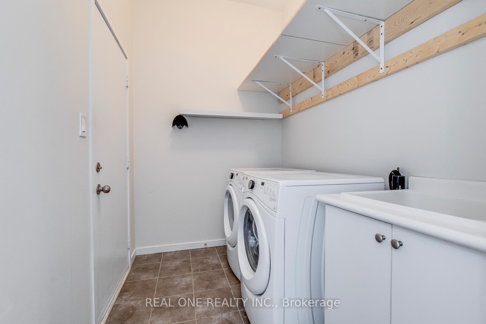 451 Elyse Court photo 8
