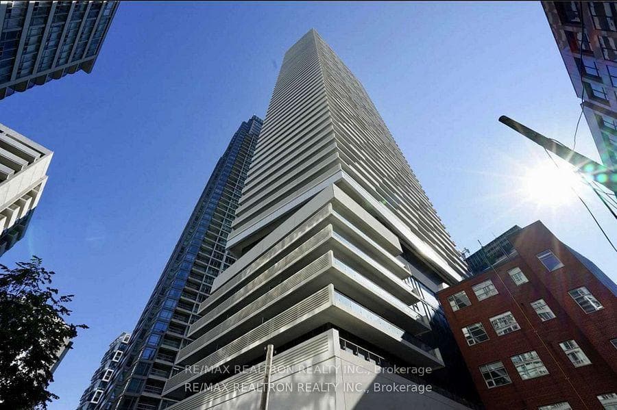 2221 Yonge Street Unit 1007 photo 1