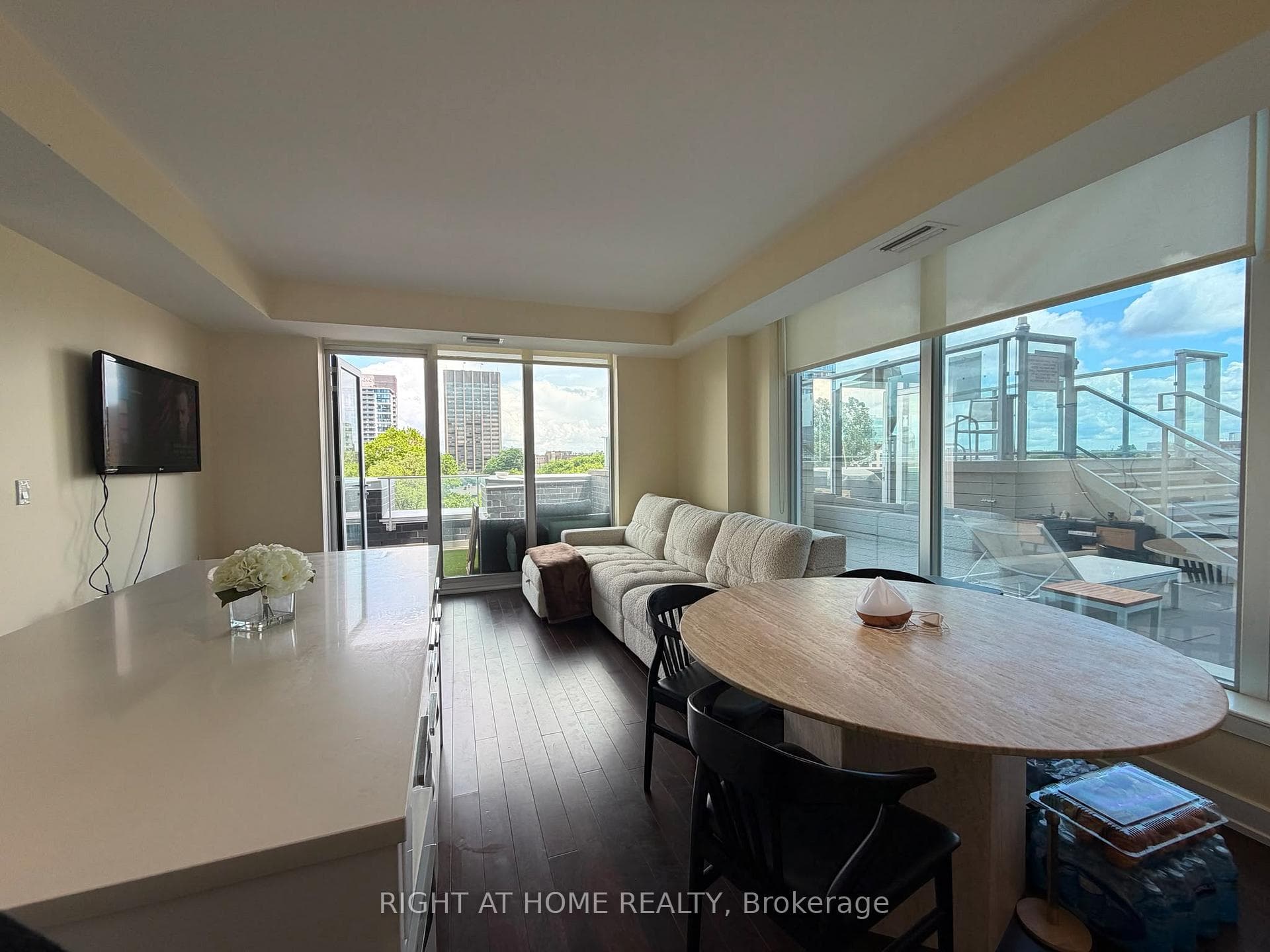 111 Champagne Avenue Unit 309 photo 11