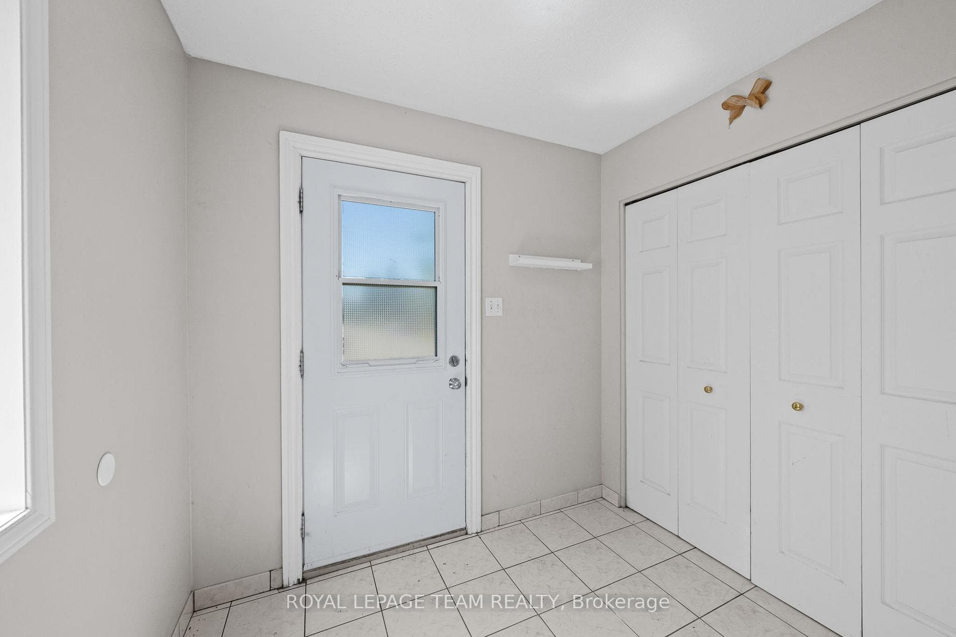 Entry Foyer Unit B