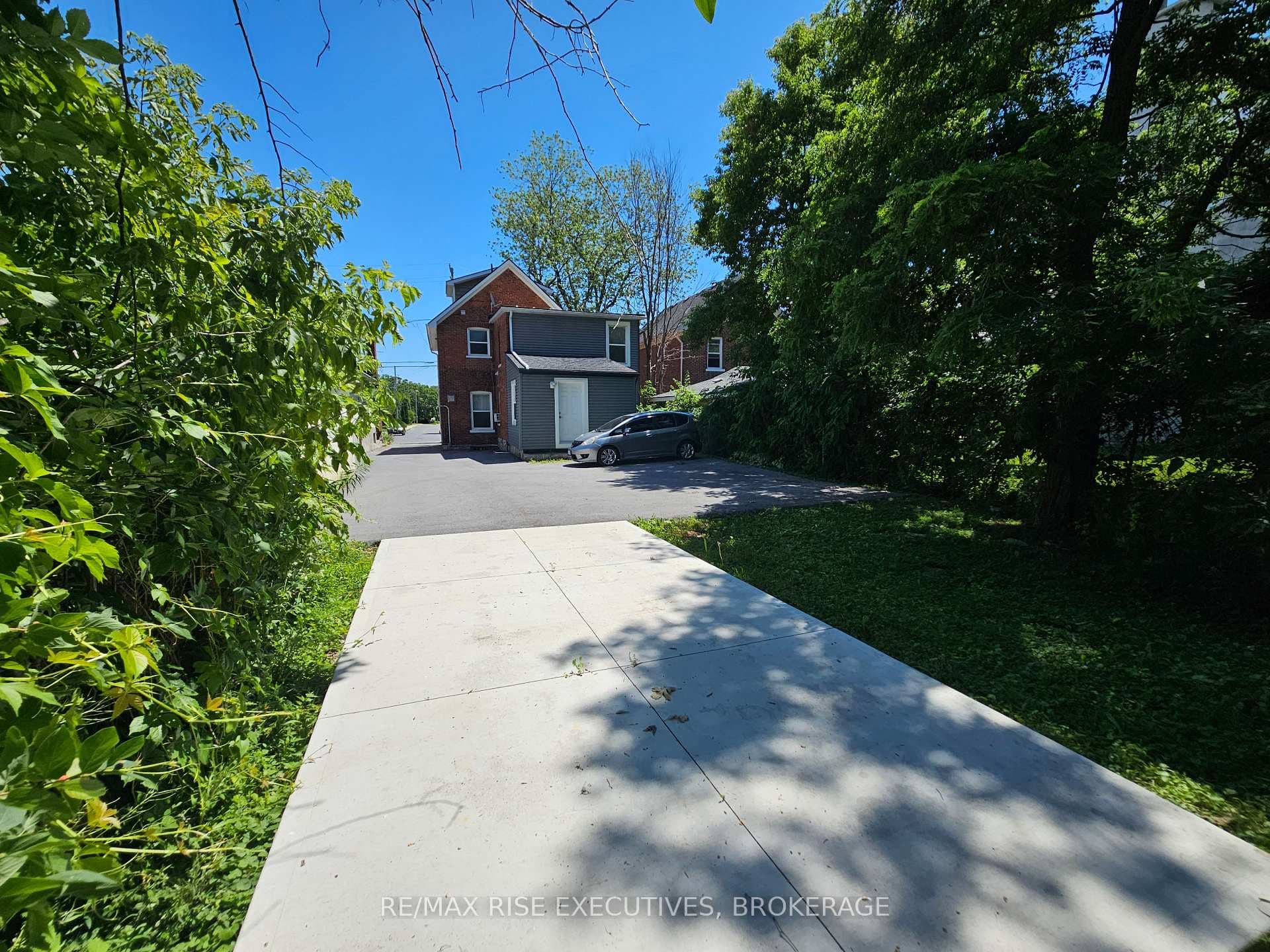 524 Frontenac Street photo 38
