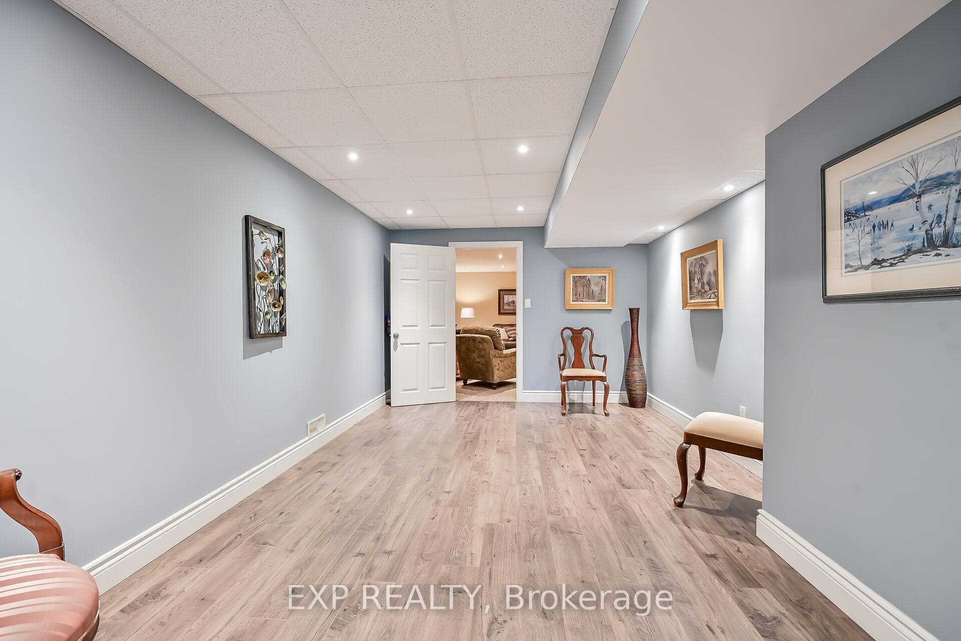 6 Burgundy Grove photo 33