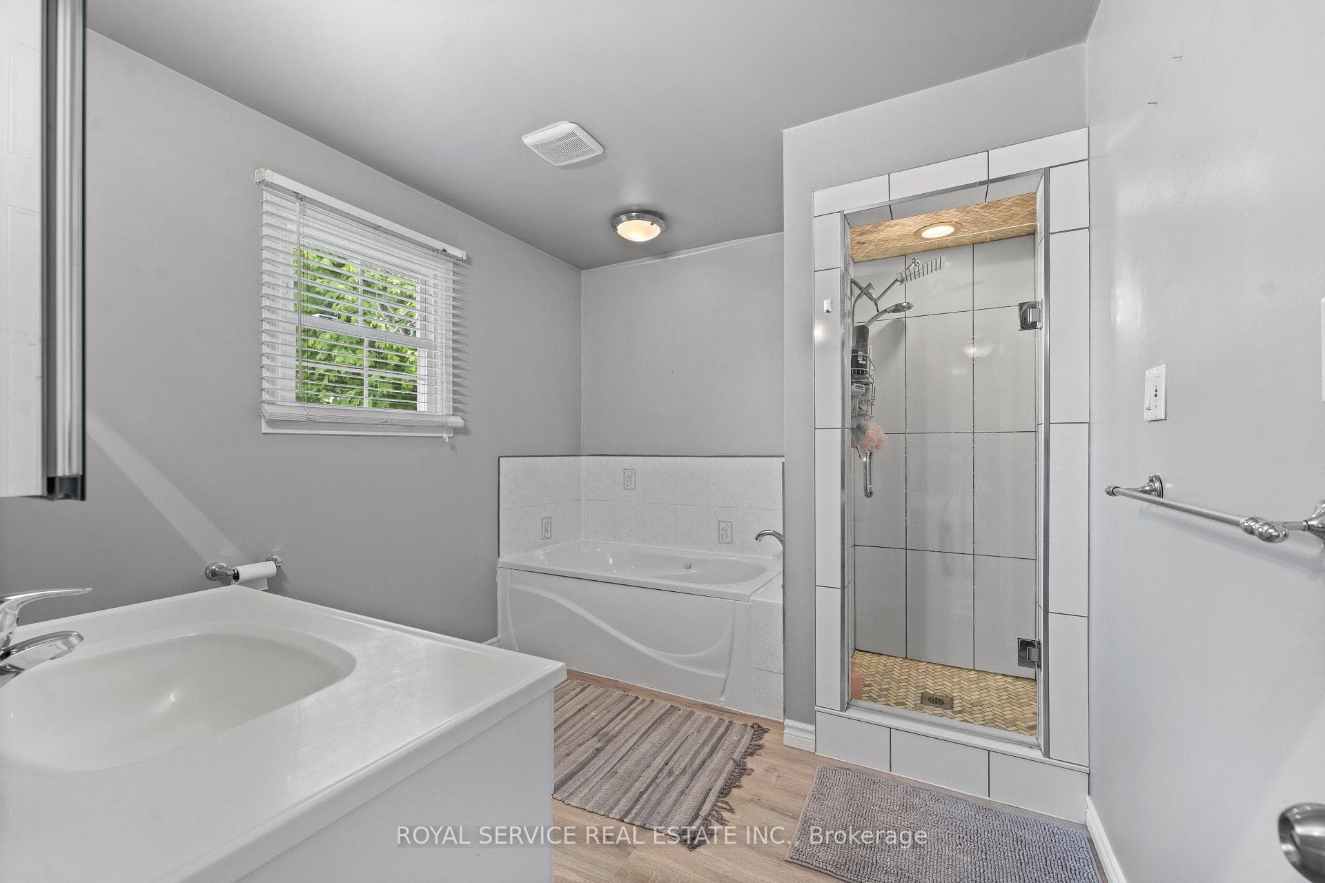 13 Burnham Boulevard photo 32