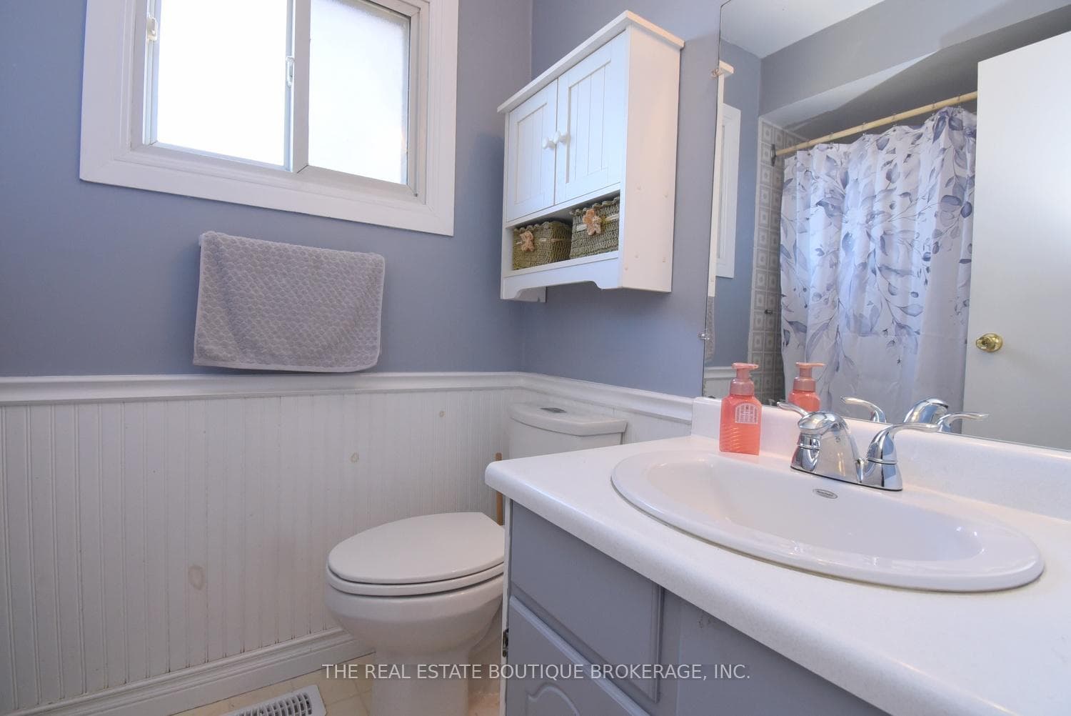 Upper Level 4pc Bathroom