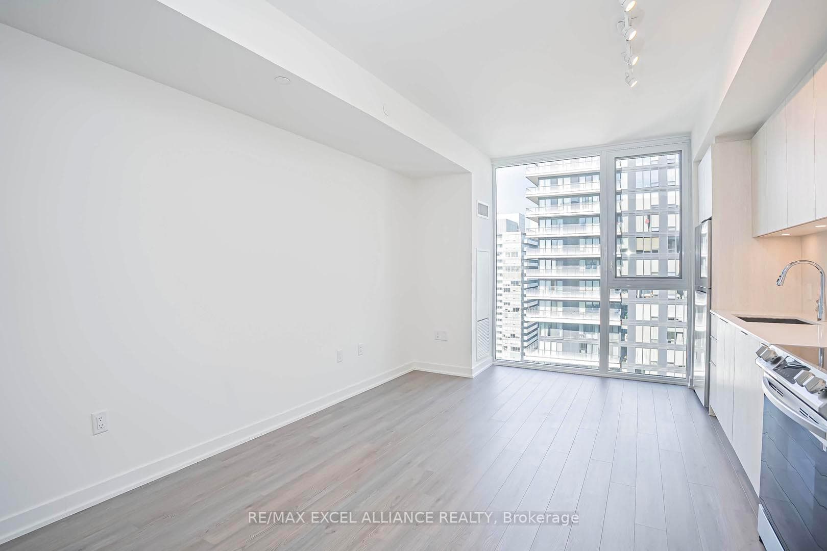 357 King Street Unit 4005 photo 11