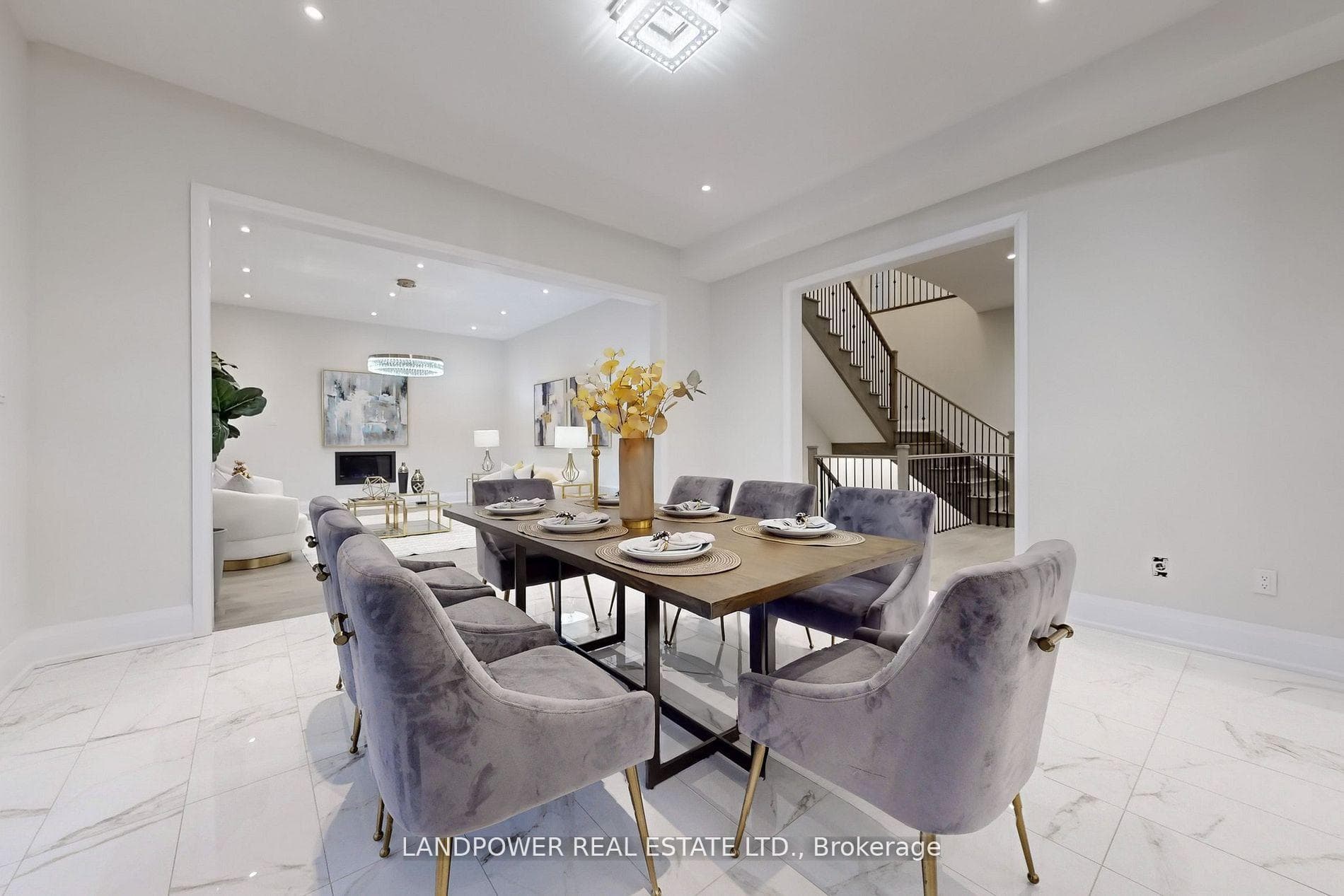 52 Klees Crescent photo 9