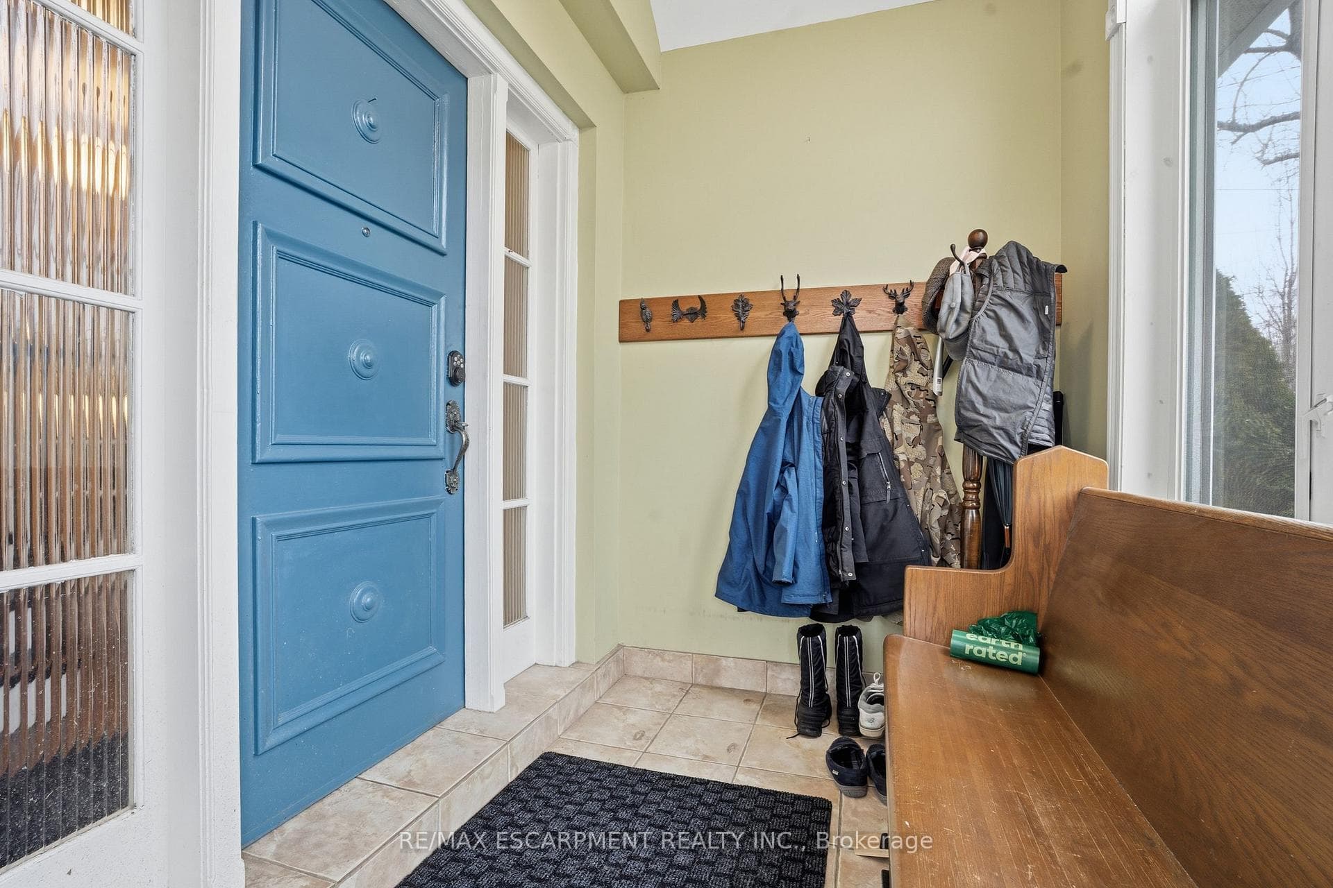 77 Arcade Crescent photo 5