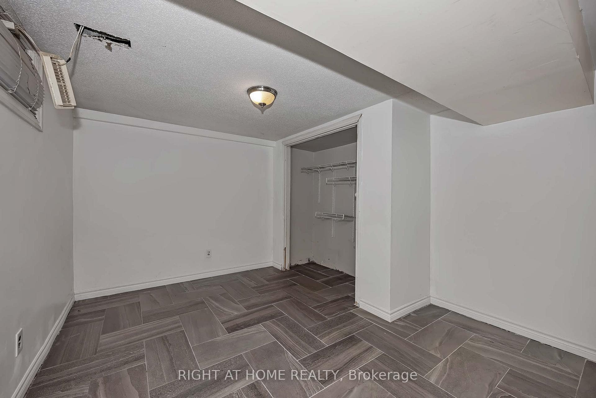 24 Largo Crescent photo 37