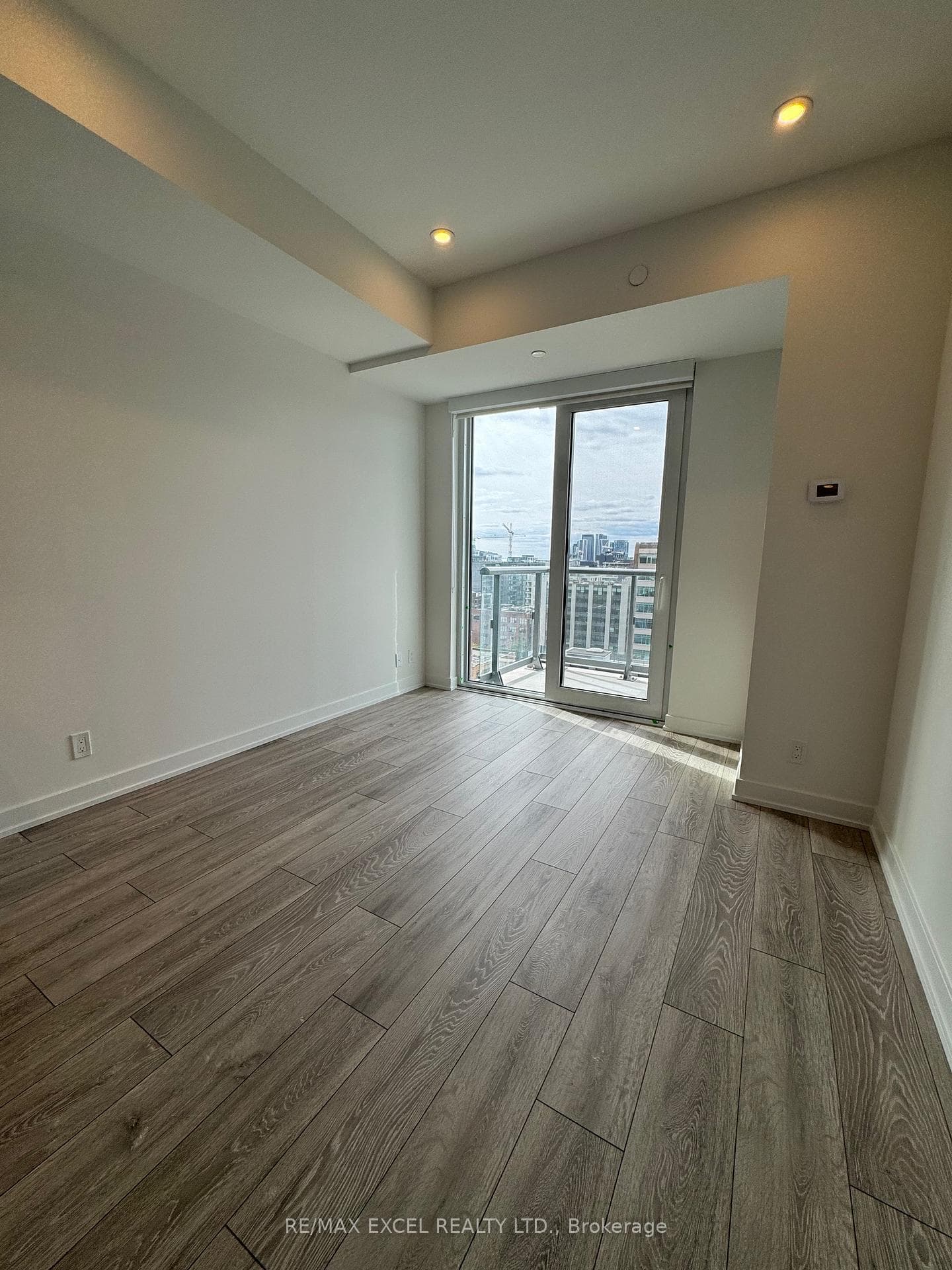 108 Peter Street Unit 1519 photo 4