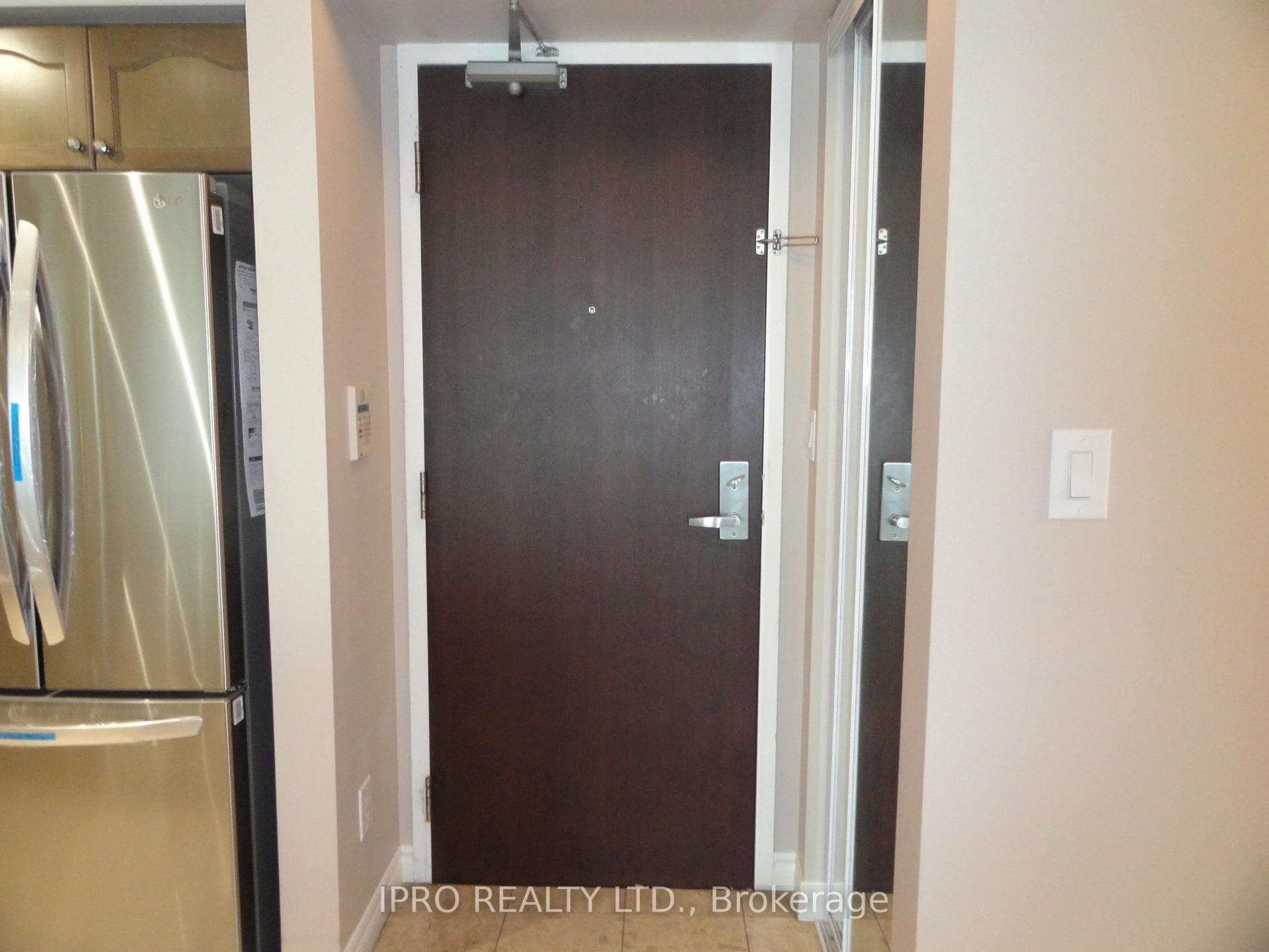 335 Rathburn Road Unit 808 photo 9