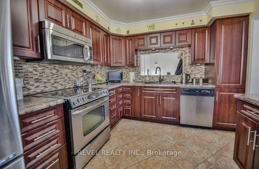 680 Bartleman Street photo 9