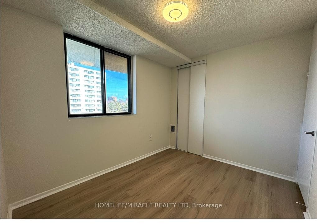 665 Kennedy Road Unit 303 photo 19